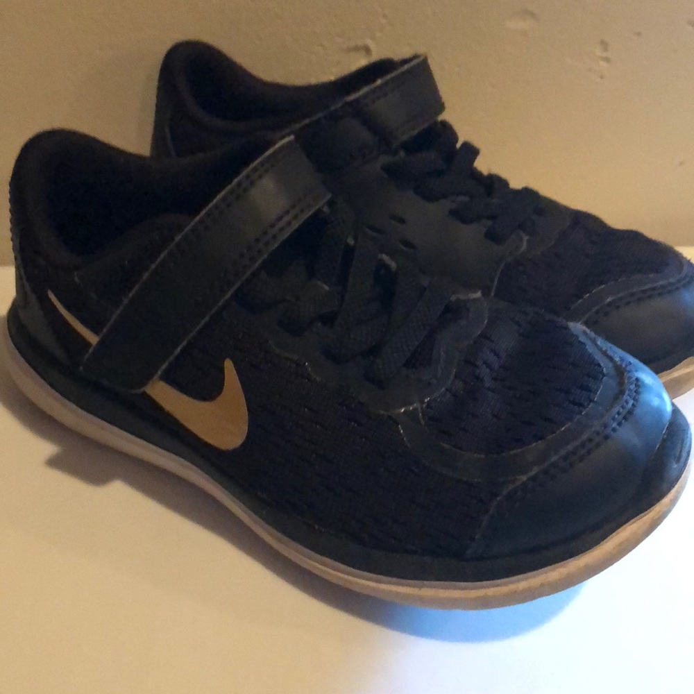 Boys Nike tennis shoes